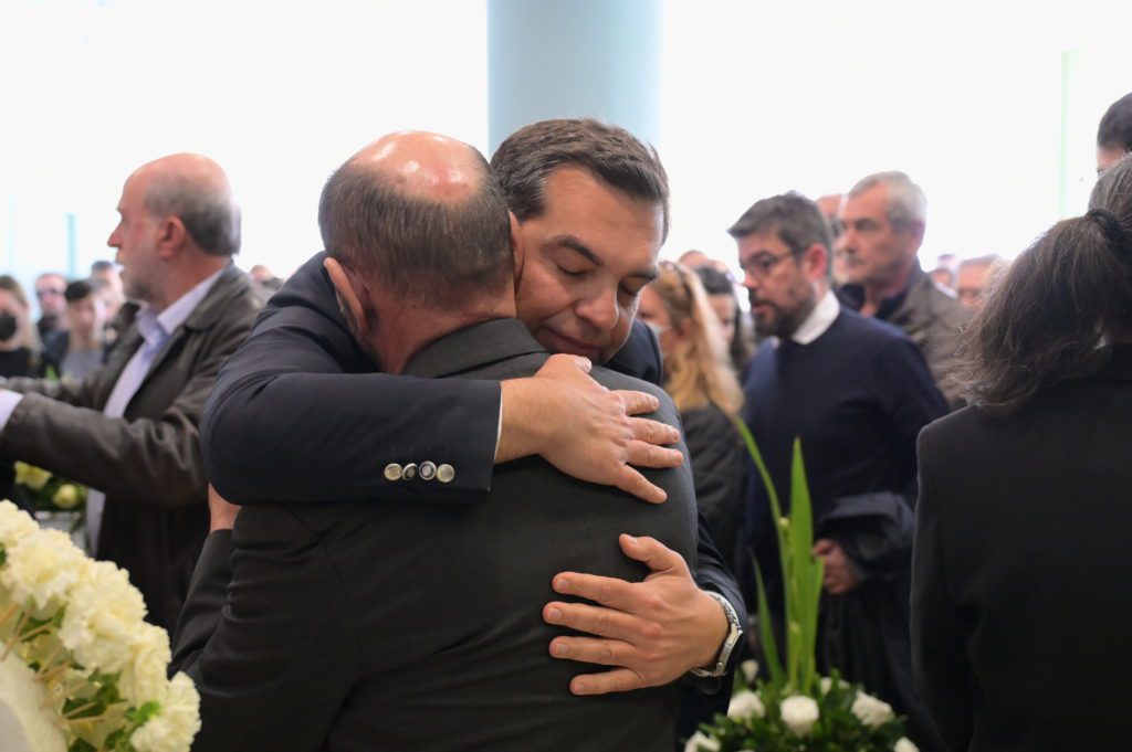 Τέμπη: Στην κηδεία του 34χρονου αδικοχαμένου Βάιου Βλάχου ο Αλέξης Τσίπρας