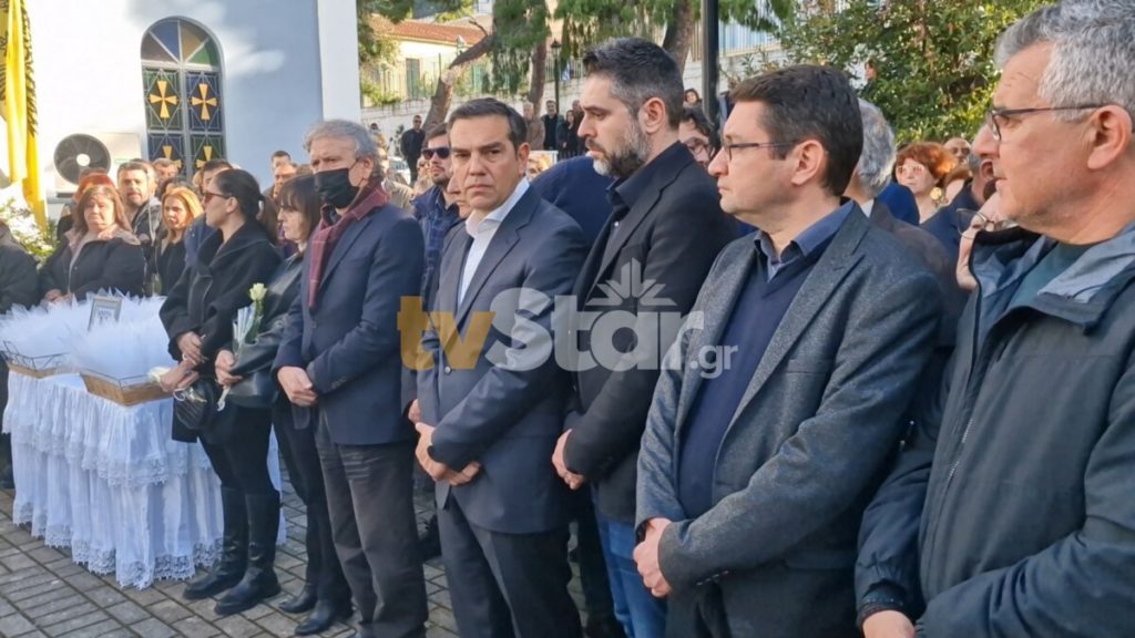 Τραγωδία στα Τέμπη: Παρών στην κηδεία της 28χρονης Ελπίδας στην Αταλάντη ο Αλέξης Τσίπρας