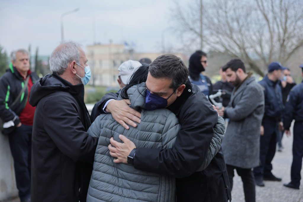 Τραγωδία στα Τέμπη: Στο νοσοκομείο της Λάρισας ο Αλέξης Τσίπρας – Ανταποκρίθηκε στο κάλεσμα για αιμοδοσία