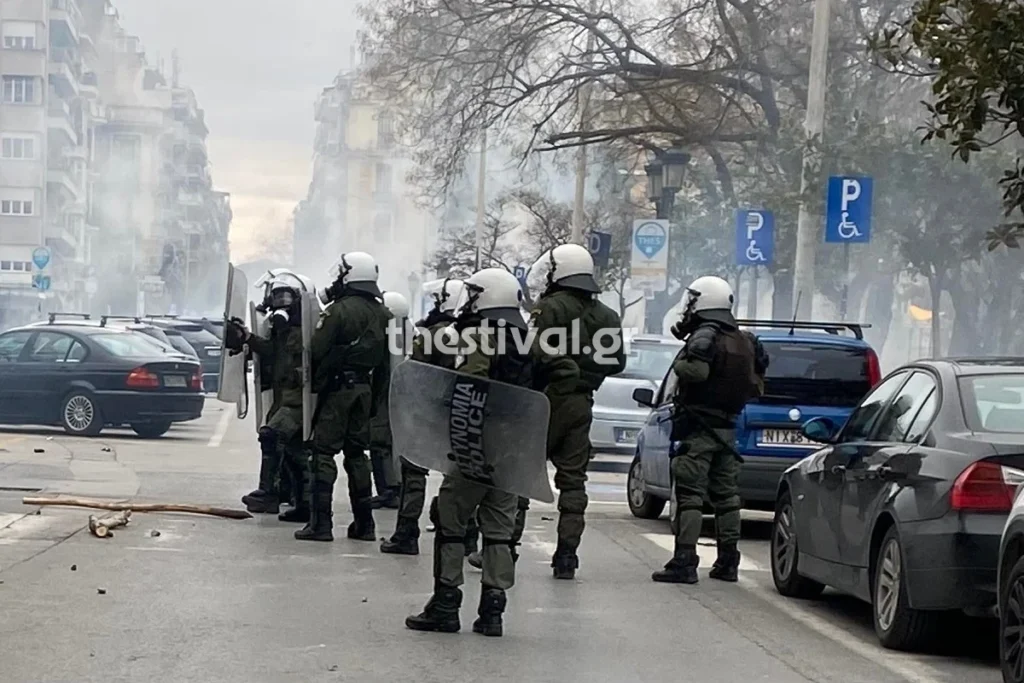 Θεσσαλονίκη: Χημικά και κρότου λάμψης στην πρώην κατάληψη Mundo Nuevo (Video)