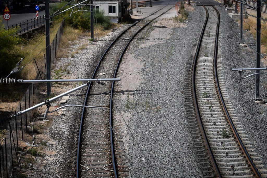 Προαστιακός: Εκκενώθηκε δρομολόγιο λόγω προβλήματος στις γραμμές