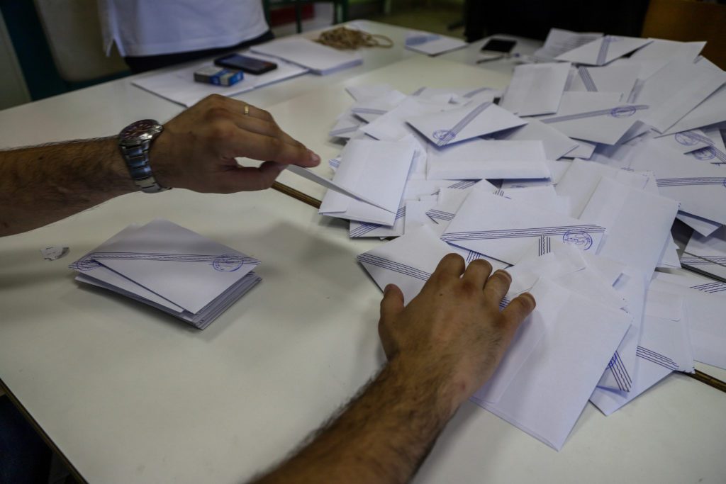 Κατάρρευση της ΝΔ και εκλογικό ντέρμπι δείχνει και δημοσκόπηση της Prorata