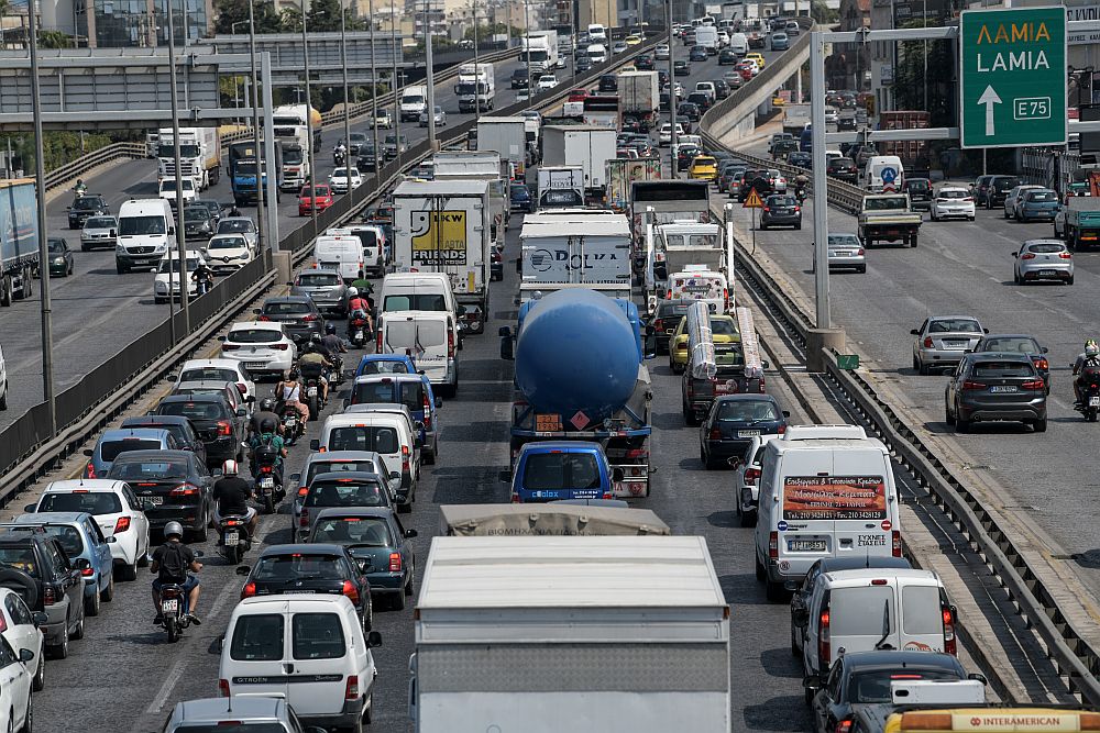 Σοβαρό τροχαίο στον Κηφισό στο ύψος της Λένορμαν – Κυκλοφοριακή συμφόρηση στο ρεύμα προς Λαμία (Video)