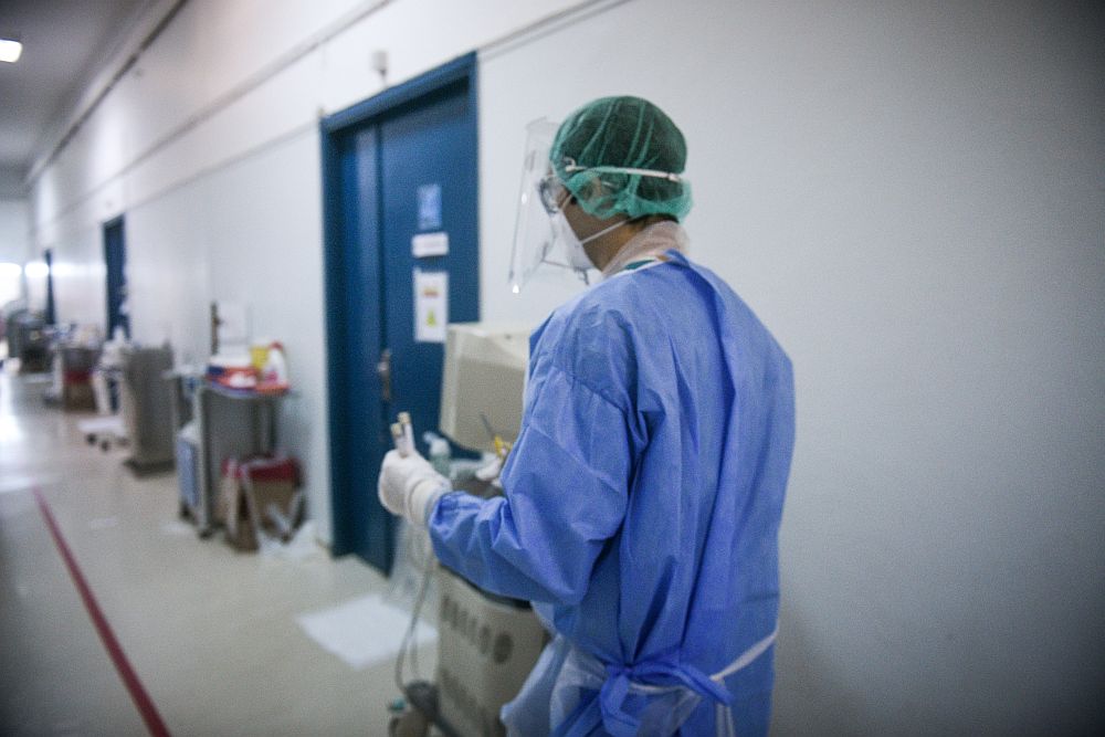 ΕΟΔΥ: Τρεις θάνατοι από COVID-19 και δύο από γρίπη την τελευταία εβδομάδα