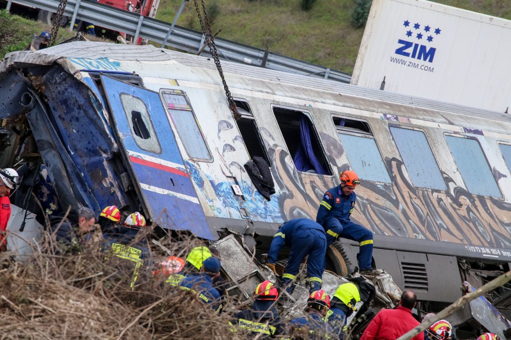 Τραγωδία στα Τέμπη: Κατατέθηκε η πρώτη αγωγή πολυτραυματία – «Το τρένο είχε πολλούς περισσότερους επιβάτες» (Video)