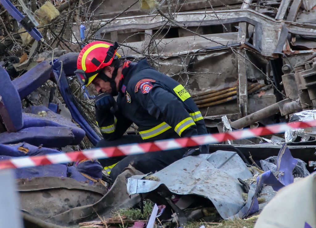 Τραγωδία Τέμπη: 46 οι επιβεβαιωμένοι νεκροί – Στο τρίτο βαγόνι συνεχίζονται οι έρευνες (Photos)