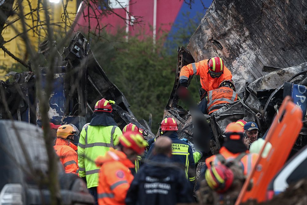 Τραγωδία Τέμπη: Οι προειδοποιήσεις, το «κουφάρι» διερεύνησης ατυχημάτων και η καταστρατήγηση του ευρωπαϊκού κανονισμού