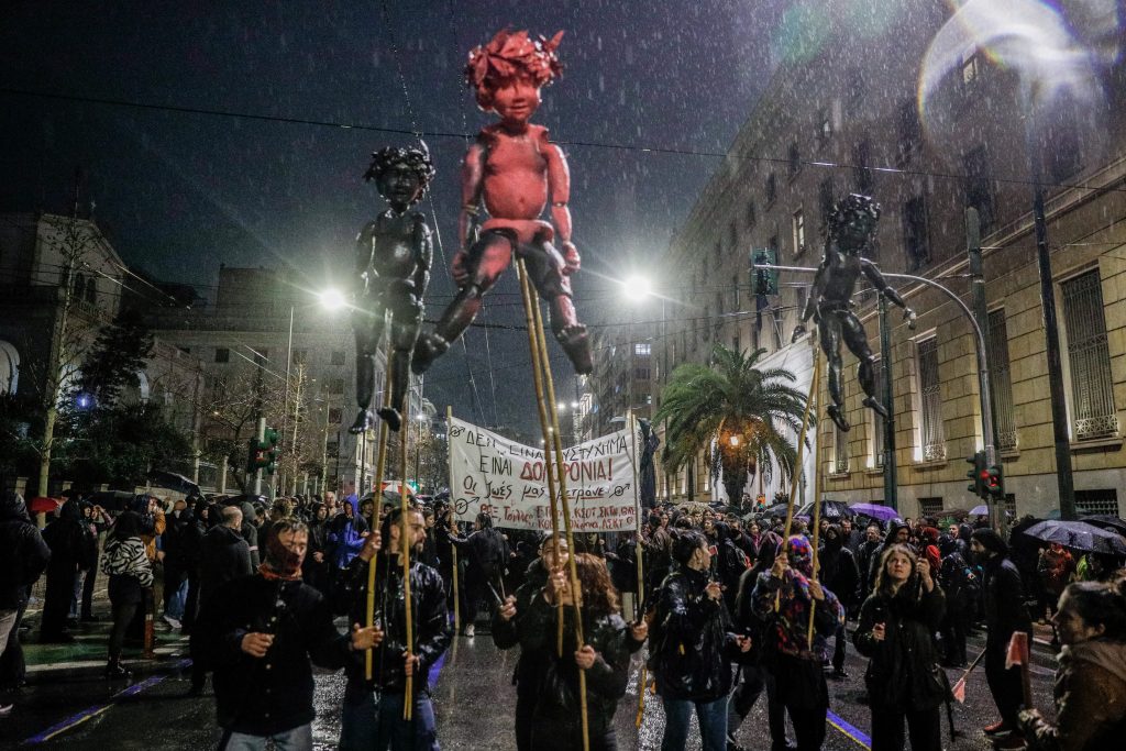 Οι καλλιτέχνες παλεύουν για την αξιοπρέπειά τους