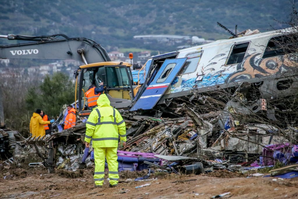 Τραγωδία στα Τέμπη: Επίσημα 57 οι νεκροί – 56 αγνοούμενοι