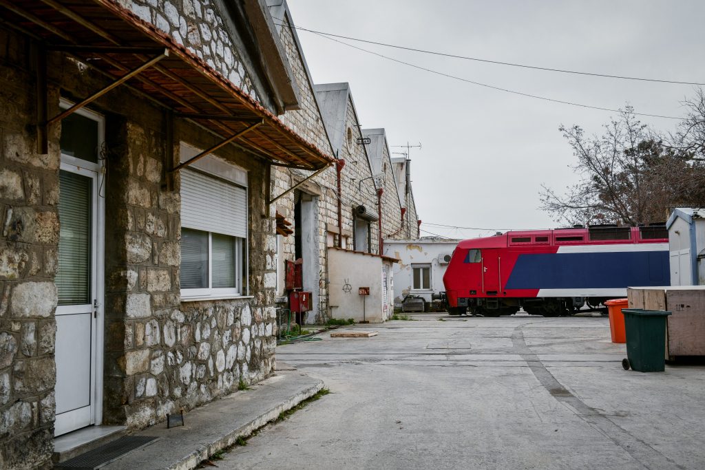 Τραγωδία στα Τέμπη: Έρευνα σε συμβάσεις ΟΣΕ, ΕΡΓΟΣΕ και Hellenic Train για ξέπλυμα μαύρου χρήματος