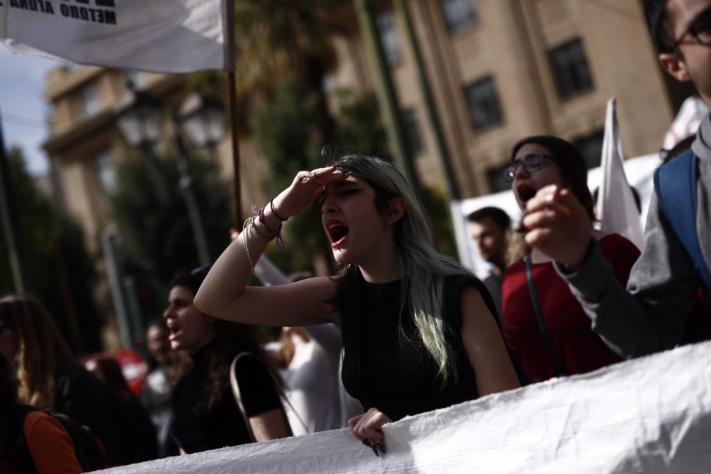 Και πάλι στους δρόμους οι φοιτητές σε Αθήνα και Θεσσαλονίκη για την τραγωδία στα Τέμπη (Photos – Videos)