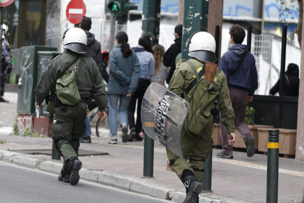 Σύνταγμα: Δέκα προσαγωγές και 2 συλλήψεις από την ΕΛ.ΑΣ στο συλλαλητήριο για την τραγωδία στα Τέμπη