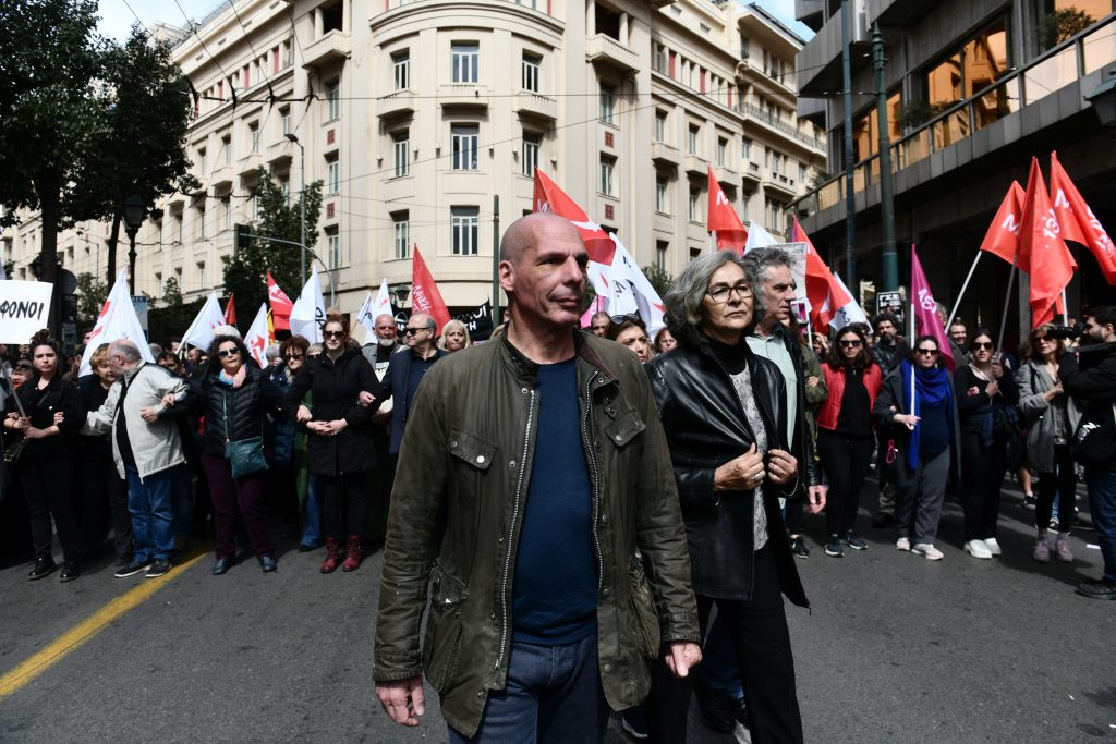 Νέα προσαγωγή για τον ξυλοδαρμό του Γιάνη Βαρουφάκη