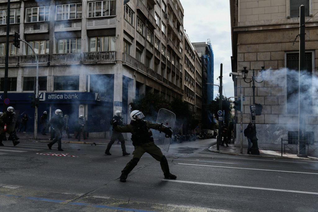 Προκλητική διάλυση της πορείας για τα Τέμπη από τα ΜΑΤ του Μητσοτάκη – Βίντεο ντοκουμέντο