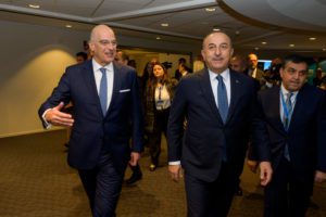 Συνάντηση Δένδια-Τσαβούσογλου: Συμφωνία για αλληλοϋποστήριξη των υποψηφιοτήτων Ελλάδας-Τουρκίας