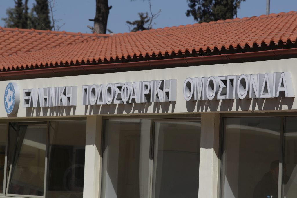 ΕΠΟ-ΚΕΔ: Χαμός στη σύσκεψη για τη διαιτησία – Καταγγελίες από Μπένετ-Μελισσανίδη, ο Καραπαπάς πέταξε φούστα στον Μπαλτάκο