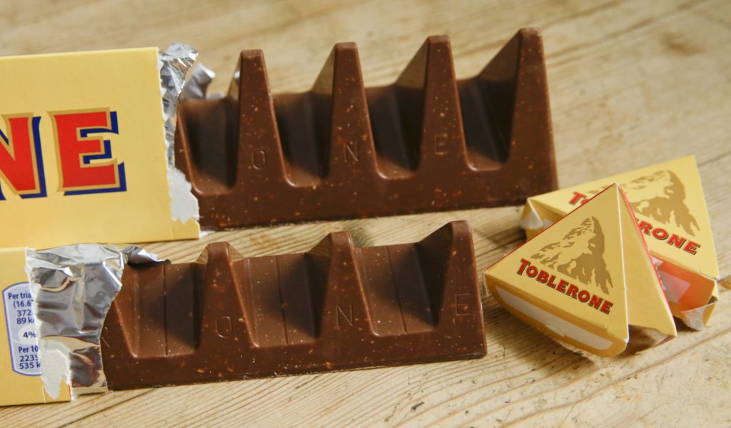 Aλλάζει λογότυπο η διάσημη σοκολάτα Toblerone – Αφαιρείται το βουνό Μάτερχορν