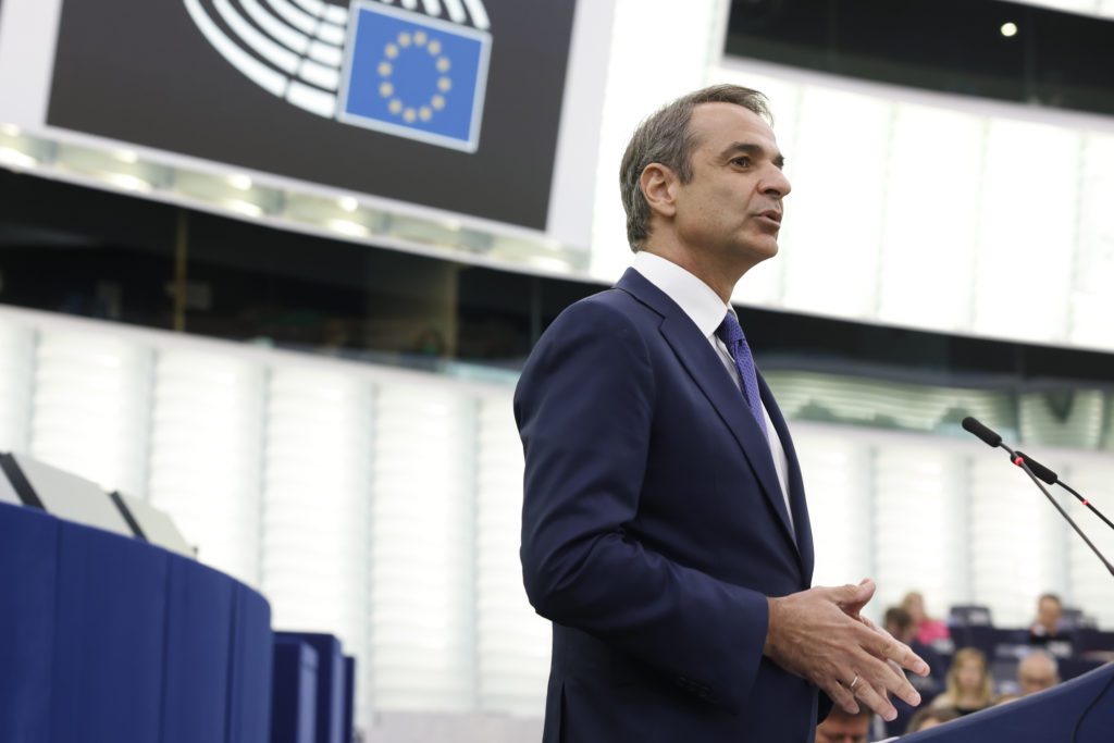 «Σφυροκόπημα» και από Γιούροβα κατά κυβέρνησης Μητσοτάκη για υποκλοπές και κράτος δικαίου