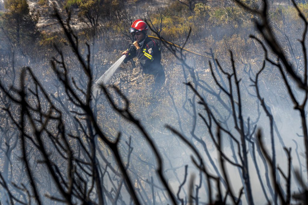 Μάχη με τις φλόγες στην Ισπανία – Στάχτη 30.000 στρέμματα βλάστησης