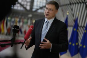 «Βέλη» Ντομπρόβσκις για υποκλοπές: Καταδικάζω τις παρακολουθήσεις, περιμένουμε εξηγήσεις για την εξαγωγή του Predator