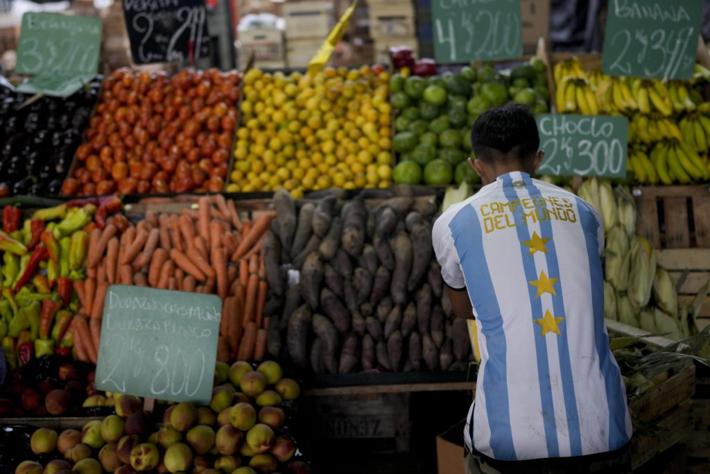 «Καλπάζει» ο πληθωρισμός στην Αργεντινή, σπάζοντας το φράγμα του 100%