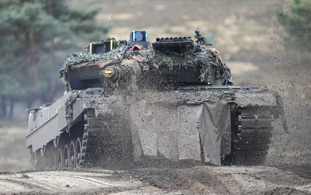 Spiegel: Έφτασαν τα πρώτα 18 γερμανικά Leopard 2 στην Ουκρανία