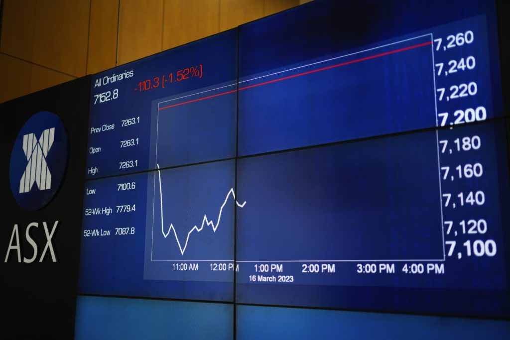 Credit Suisse: Η εξαγορά δεν κατευνάζει την παγκόσμια ανησυχία – «Βουτιά» στις ασιατικές αγορές