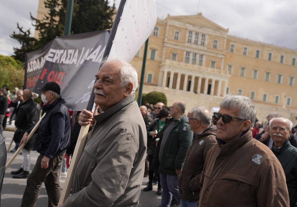Süddeutsche Zeitung: Κύμα οργής σε όλη την Ελλάδα για την τραγωδία στα Τέμπη