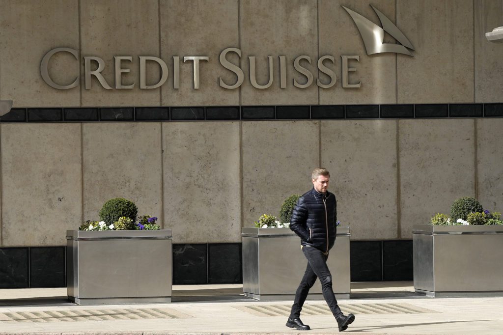 UBS/Credit Suisse: Μπορεί να καταργηθεί το 20-30% των θέσεων εργασίας