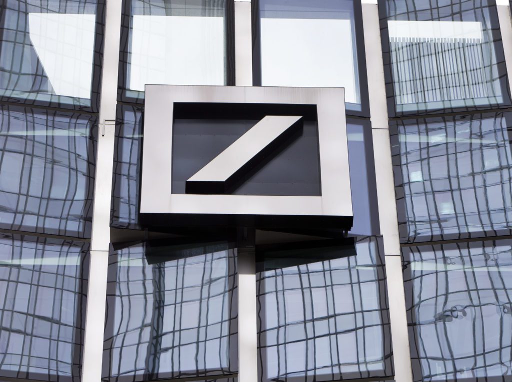 Κρίση τραπεζών: Τρόμος από τη «βουτιά» στη μετοχή της Deutsche Bank – Έκτακτη σύσκεψη στις ΗΠΑ