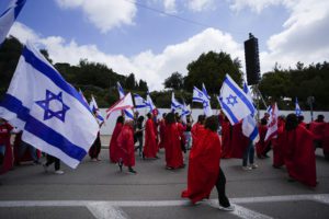 Ισραήλ: Ο Νετανιάχου σταματά τη δικαστική μεταρρύθμιση &#8211; Απειλές για ανατροπή από την ακροδεξιά