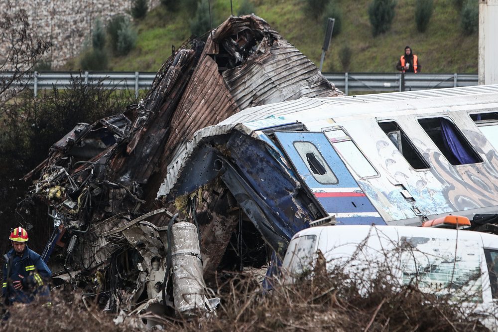 Τέμπη: Στο στόχαστρο δύο ανώτεροι υπάλληλοι του ΟΣΕ – Εικόνες διάλυσης στη σήραγγα