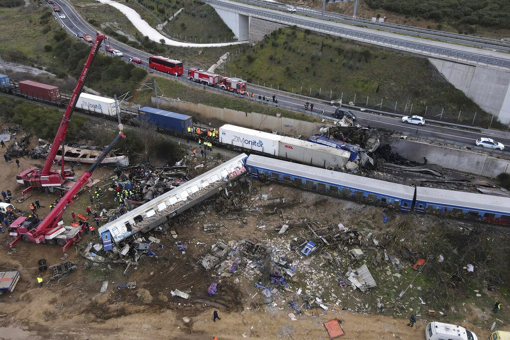 Τραγωδία στα Τέμπη: Τουλάχιστον 43 νεκροί από το σιδηροδρομικό δυστύχημα