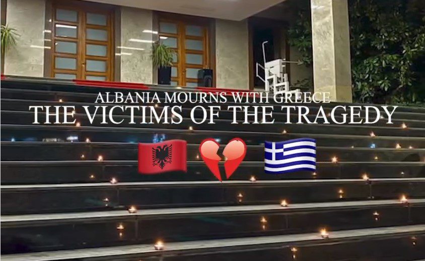 Μεσίστιες οι σημαίες στις πρεσβείες της Αλβανίας ως ένδειξη πένθους για τα Τέμπη (Video)