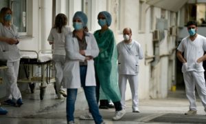 Υγειονομικοί καταγγέλλουν εξαπάτηση από την πλευρά της κυβέρνησης Μητσοτάκη