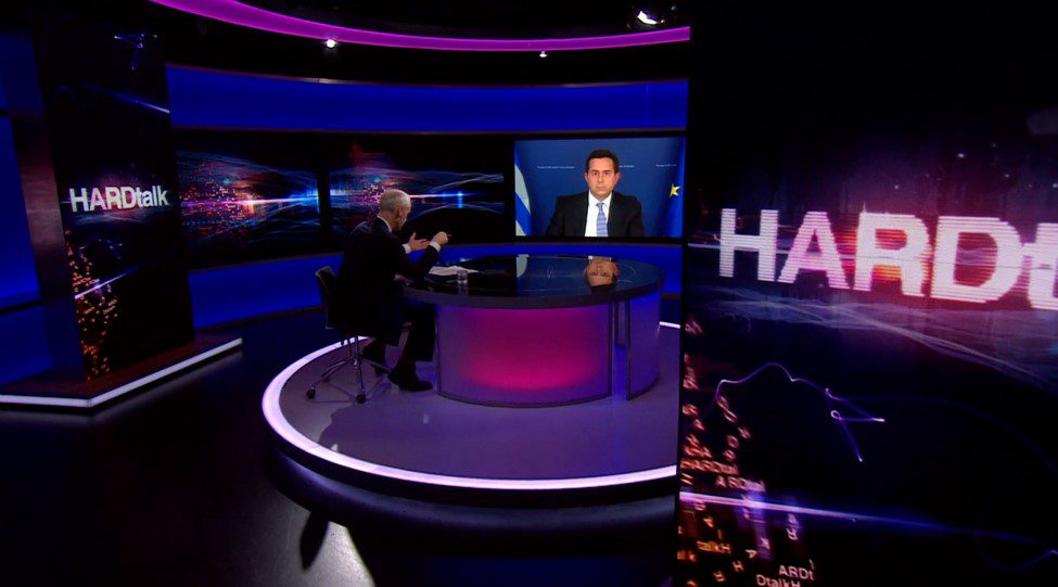 Οι αποκαλύψεις του Documento για τις υποκλοπές στο εμβληματικό Hardtalk του BBC – H αντίδραση του Ν. Μηταράκη (video)