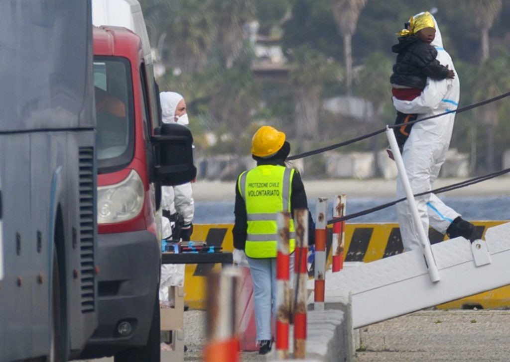 Iταλία: Πάνω από 2.000 πρόσφυγες και μετανάστες στη Λαμπεντούζα σε ένα 24ωρο