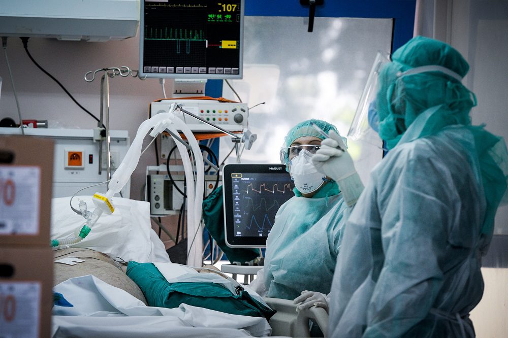 ΕΟΔΥ: 22 θάνατοι από Covid-19 και δύο από γρίπη την τελευταία εβδομάδα