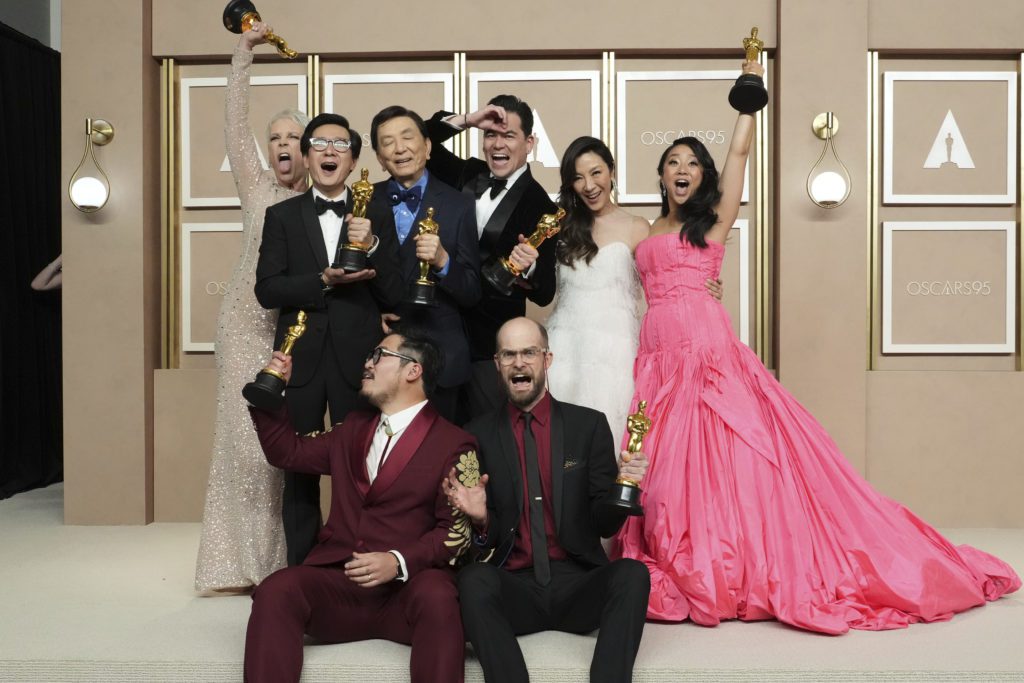 Oscars 2023: Σάρωσε τα βραβεία η ταινία «Τα Πάντα Όλα» – Όλοι οι νικητές της βραδιάς