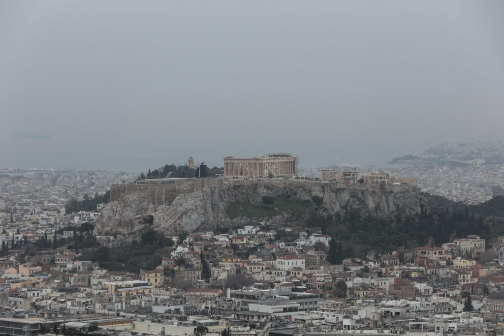 Καιρός: Μικρή πτώση της θερμοκρασίας, τοπικές βροχές και αφρικανική σκόνη