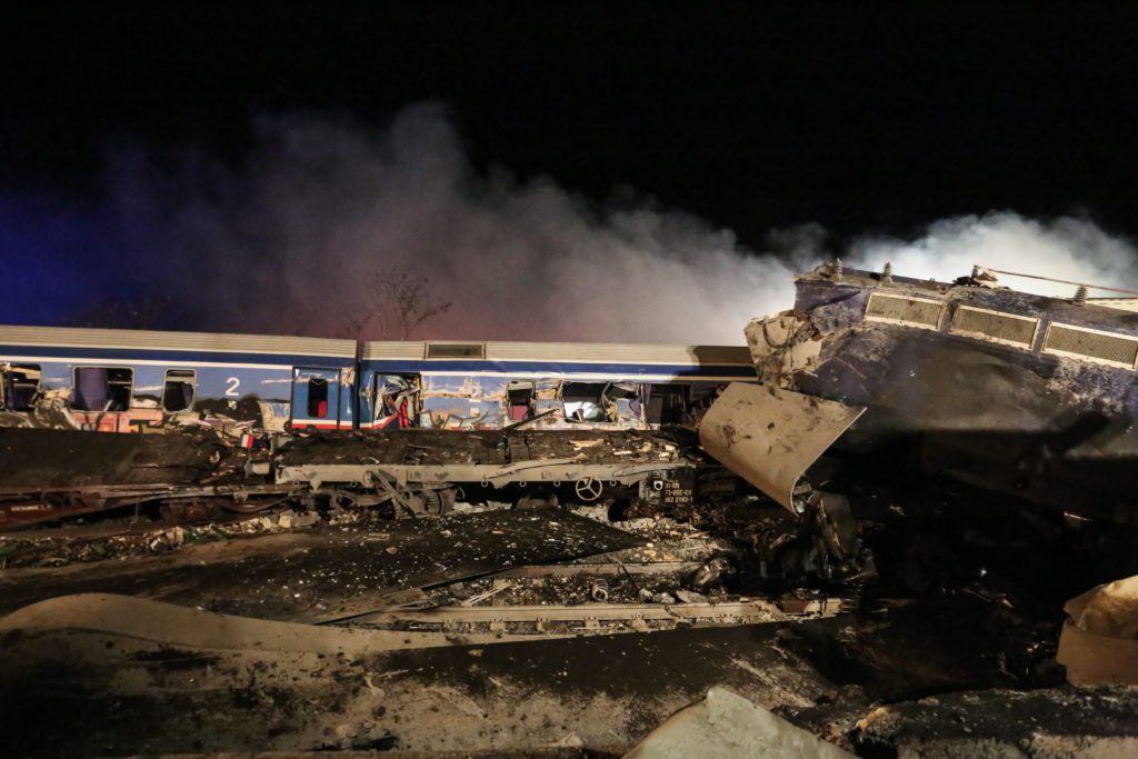 Τραγωδία στα Τέμπη: Τουλάχιστον 32 οι νεκροί από τη σφοδρή σύγκρουση τρένων – 85 τραυματίες (Videos – Photos)