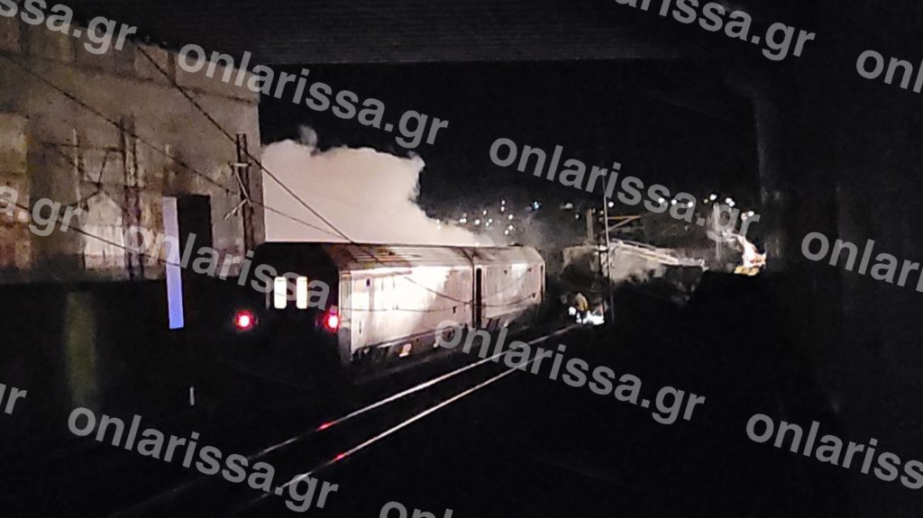 Σύγκρουση τρένων στα Τέμπη: Μαρτυρίες επιβατών – «Ακούστηκε μπαμ, το τρένο ήταν γεμάτο» (Videos)