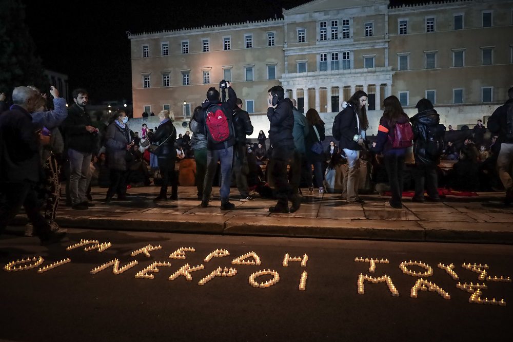 Σύνταγμα: Μεγάλη συγκέντρωση της ΚΝΕ για το έγκλημα στα Τέμπη