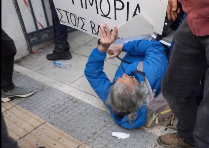Βόλος: Επίθεση από τα ΜΑΤ δέχθηκε ο πατέρας του Βασίλη Μάγγου (Photo)