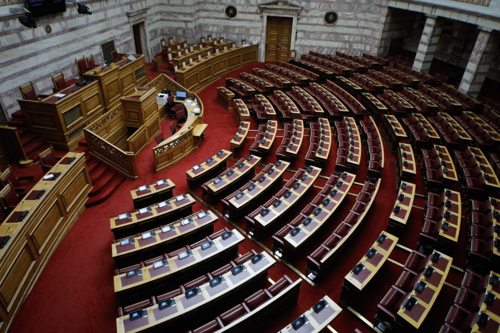 «Διαλύθηκε» η Βουλή: Θυροκολλήθηκε το Προεδρικό Διάταγμα για την προκήρυξη των εκλογών