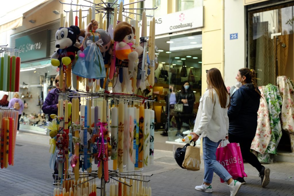 Πώς θα λειτουργήσουν έως και το Μ. Σάββατο τα εμπορικά καταστήματα – Κλειστά τη Δευτέρα 17 Απριλίου