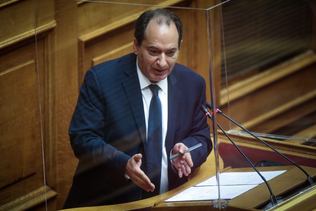 Σπίρτζης: Αστυνομικά τμήματα χωρίς αστυνομικούς αλλά με λίγες εκλεκτές εταιρείες φωτογράφων