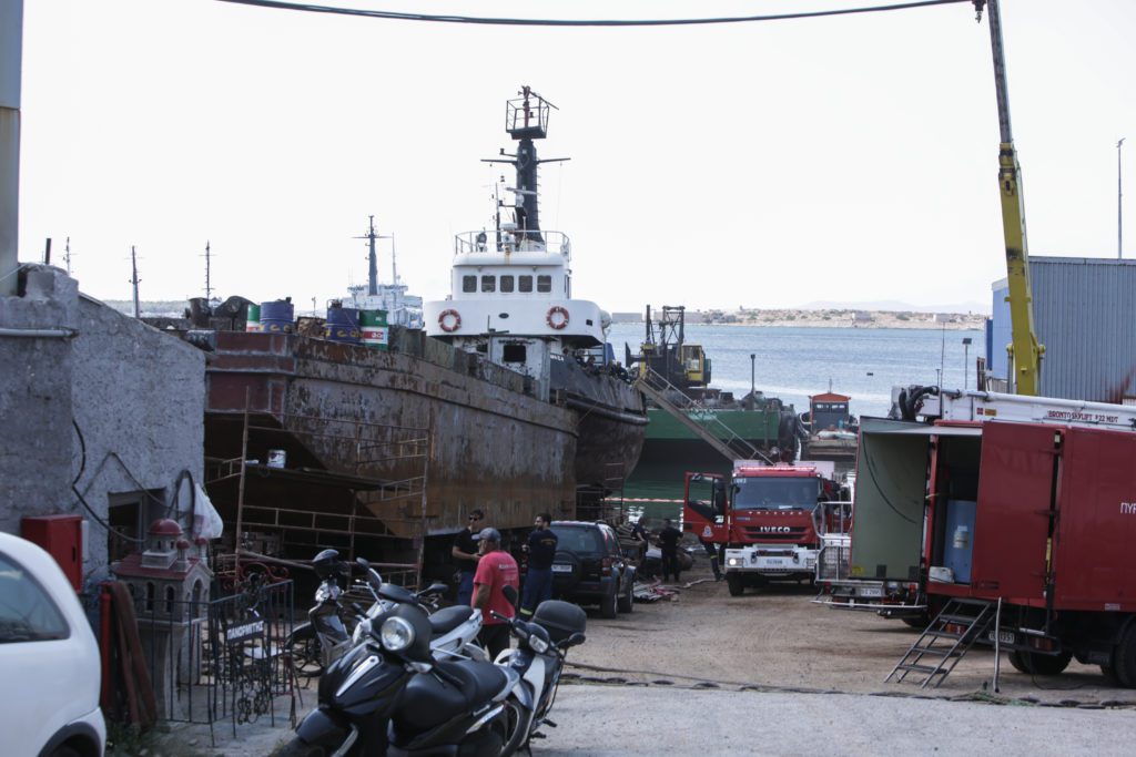 Πέραμα: Φωτιά σε επιβατηγό οχηματαγωγό πλοίο – Συναγερμός στην πυροσβεστική