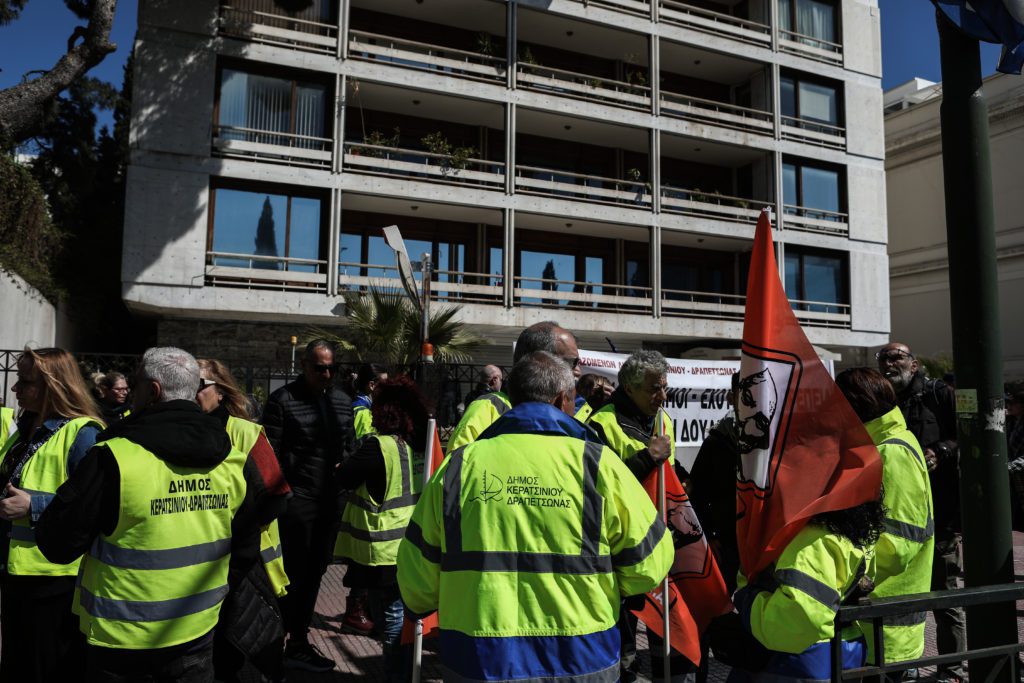 Απεργούν οι εργαζόμενοι στους Δήμους