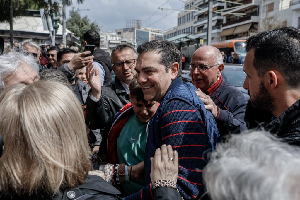 Αλέξης Τσίπρας: Η ατάκα για Μητσοτάκη, debate και Γιώργο Αυτιά που έφερε χειροκροτήματα στη Νέα Σμύρνη (Video)